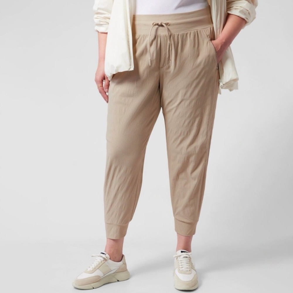 athleta | trekkie north jogger athleisure pants ecru 12